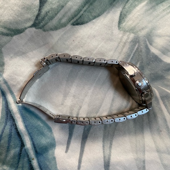 MAKE OFFER NEED GONE DKNY Wristwatch - Picture 3 of 4